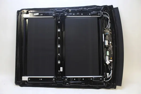 Toit Panoramique Mercedes B W246 OEM A2467800029 image 3