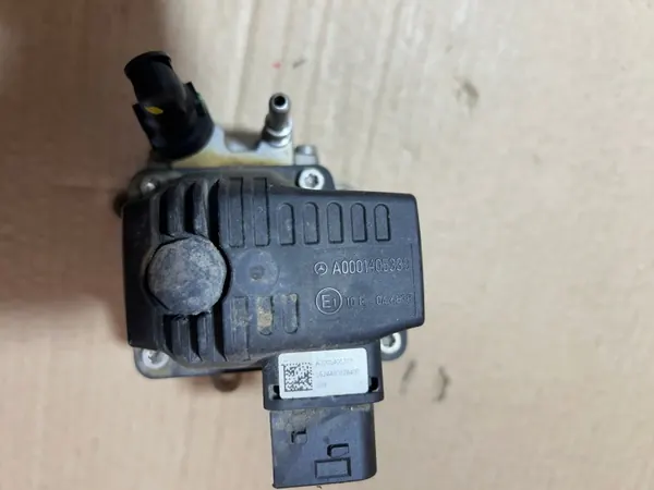 AdBlue-Injektor OEM A0001403939 A0001405339 image 2