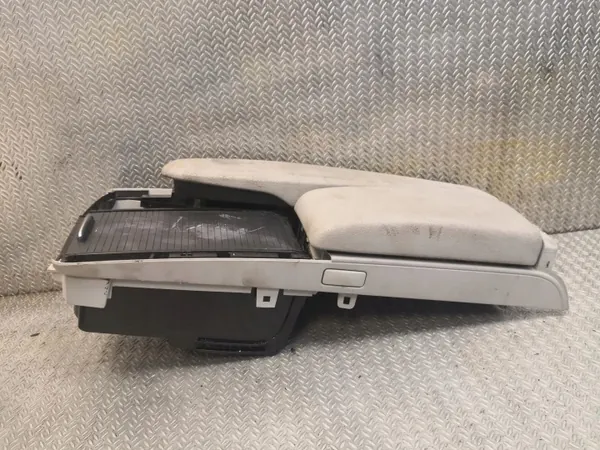 Mittkonsol armstöd Mercedes C W204 OEM 2046801339 image 2
