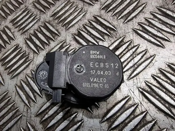 Válvula controle aquecimento OEM 69354449 BMW X5 E53 3.0L image 3