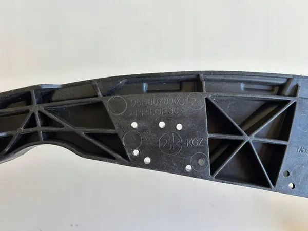 Porsche Macan (95B) 2018 Support de phare 95B807890C image 3