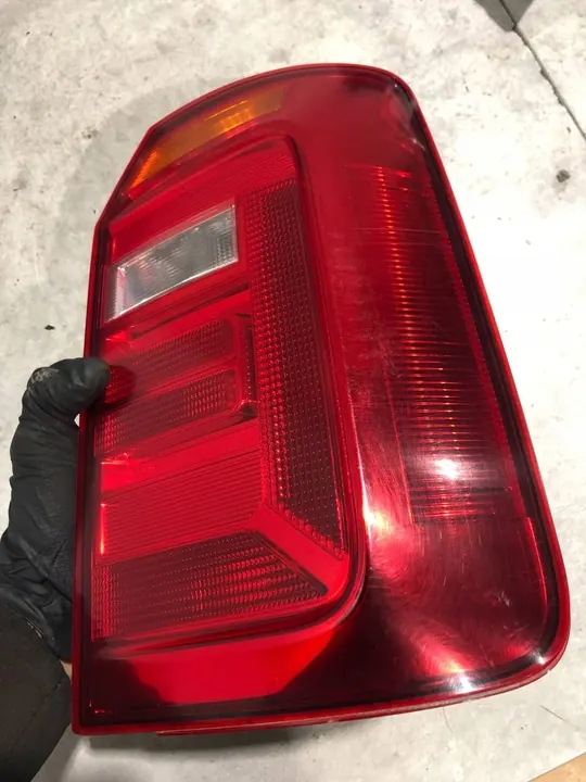 VW Caddy Luz Trasera Derecha 2015 OEM 2K1945096T image 2