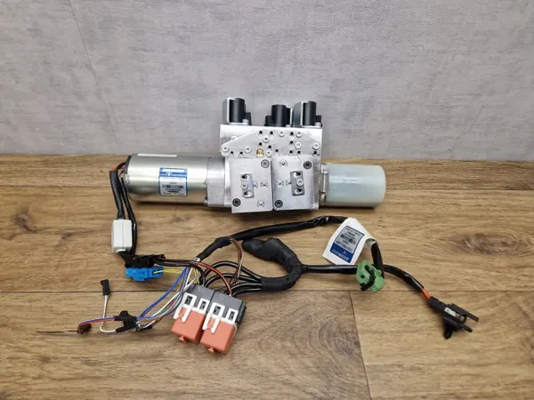 BMW OEM 7344440 Dachhydraulikpumpe - Gebraucht image 2
