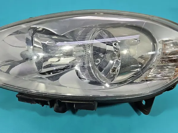 Farol esquerdo Fiat Linea 07-12 image 4