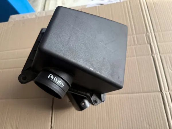 Skoda Luftfilterhus OEM 6Y0129607D - Begagnad image 5