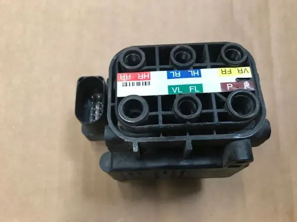 Mercedes Federungsventilblock OEM A0993200200 image 2