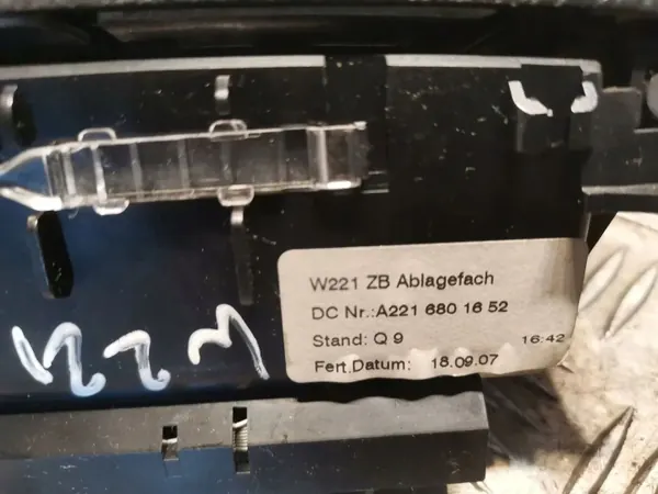 Mercedes-Benz S W221 kojetaulun tuhkakuppi OEM 2216801652 image 4