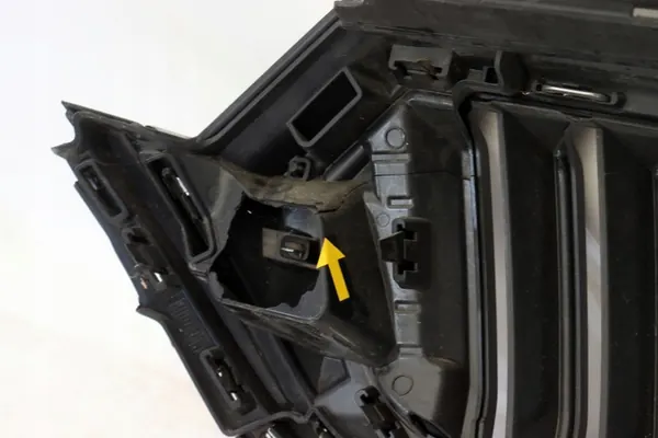 Skoda Octavia IV Grill 5E3853653C image 7