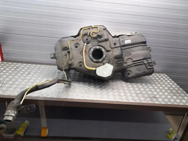 Polttoainesäiliö Audi Q5 SQ5 2011 OEM 8R0201021 image 3