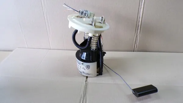 SCENIC 1 I LIFT 1.9 DCI Brandstofpomp Drijver 7700429144 image 2