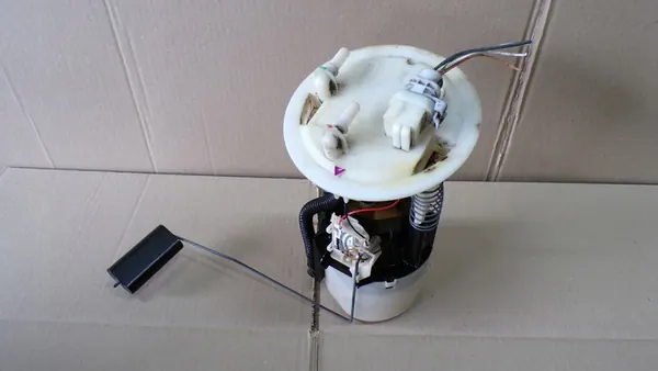 SCENIC 1 I LIFT 1.9 DCI Brandstofpomp Drijver 7700429144 image 3