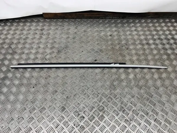 Moldura ventana izquierda Audi RS5 Coupé OEM 8T0853283D image 2