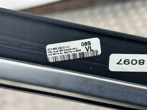 Moldura ventana izquierda Audi RS5 Coupé OEM 8T0853283D image 10