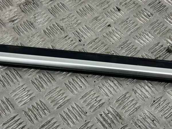 Moldura ventana izquierda Audi RS5 Coupé OEM 8T0853283D image 3