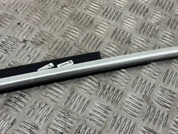 Moldura ventana izquierda Audi RS5 Coupé OEM 8T0853283D image 4