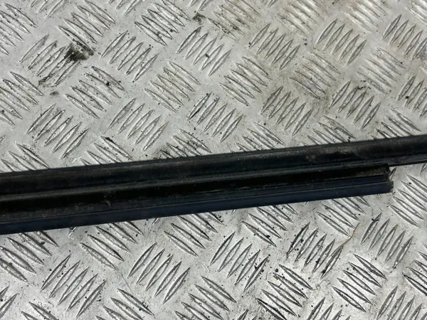 Moldura ventana izquierda Audi RS5 Coupé OEM 8T0853283D image 7