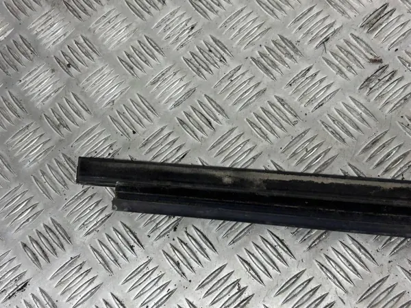 Moldura ventana izquierda Audi RS5 Coupé OEM 8T0853283D image 9