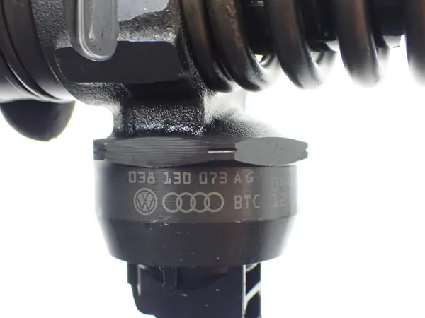 Jeu d'injecteurs OEM 038130073AG pour VW Golf V 1.9 TDI image 4