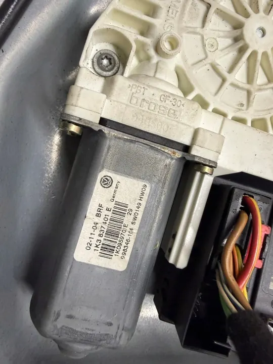OEM 1K3837401E Vänster Framruta Regulator VW Golf V image 3