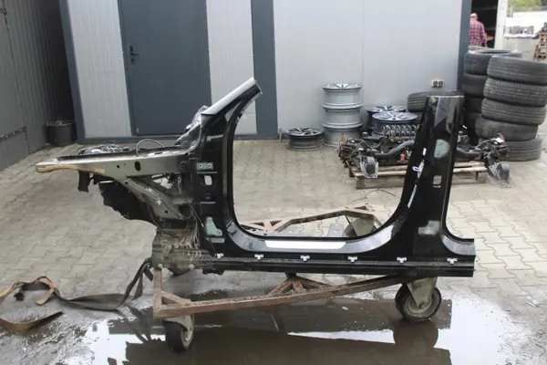 Mercedes C W205 Quarto Dianteiro Esquerdo OEM 5775366 image 2