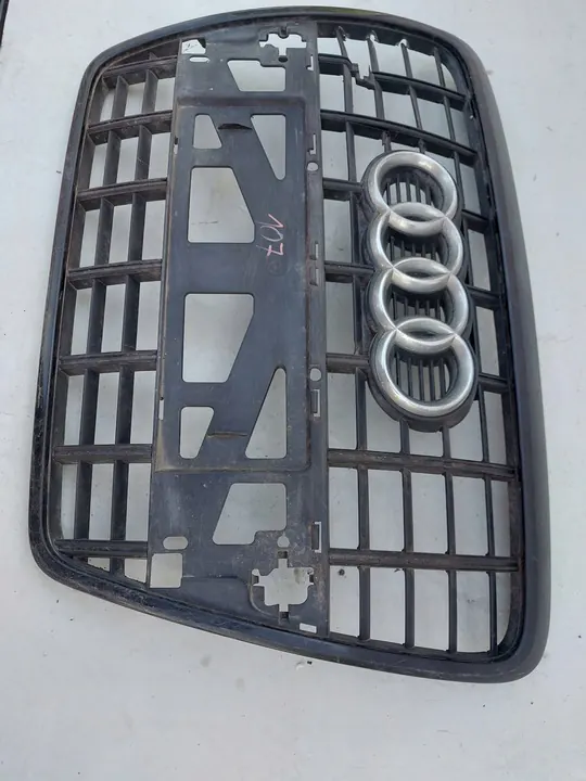 Audi A6 C6 S-line Grill image 4