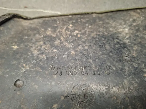 OEM 1236900425 C-stijlafdekking rechts achter Mercedes W123 image 6