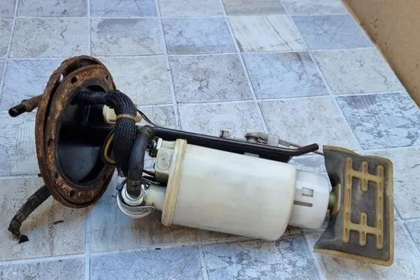 Bomba de combustível HYUNDAI SONATA V (NF) 2.4L 311103K000 image 2