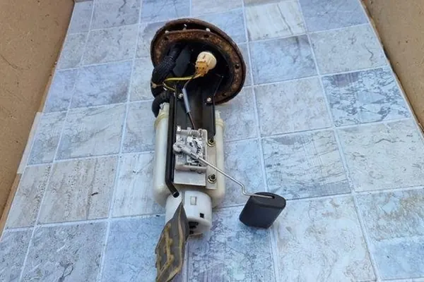 Bomba de combustível HYUNDAI SONATA V (NF) 2.4L 311103K000 image 3