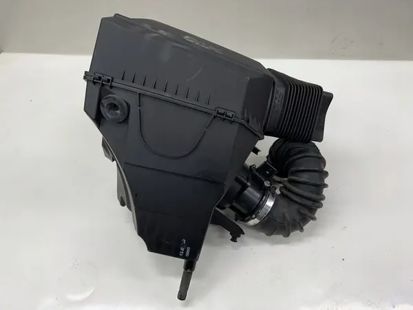 Ilmansuodatin kotelo Audi A6 C6 image 2