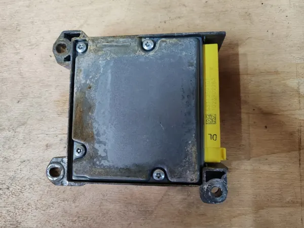 Capteur airbag OEM 38910-68l00 pour Suzuki Swift MK7 image 3