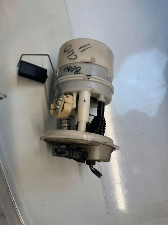 Renault OE 8200057324 brandstofpomp image 2