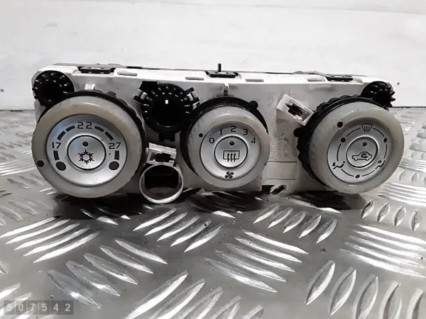 Module de contrôle AC Mitsubishi Colt OEM P7820A221Y image 2