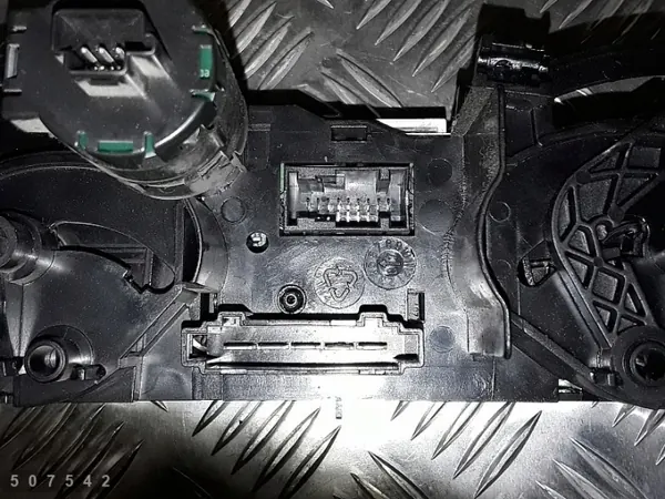 Module de contrôle AC Mitsubishi Colt OEM P7820A221Y image 5