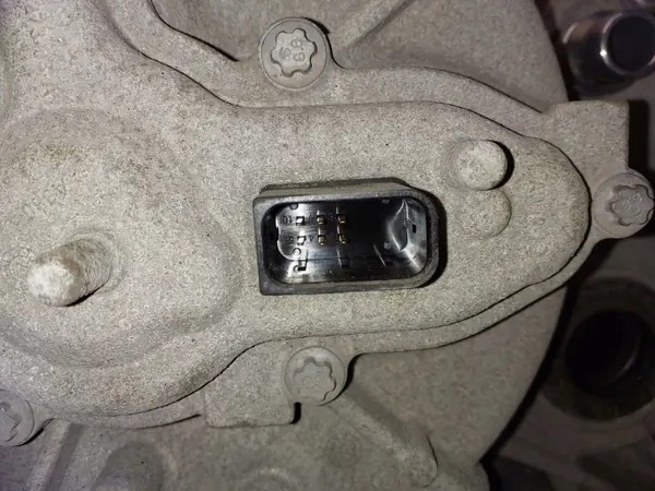 Tesla Model Y etu-sähkömoottori OEM 1120960-DE-J image 9