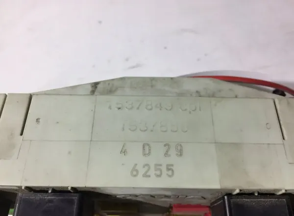 Caixa de fusíveis Scania OEM 1537849 - Estado usado image 4