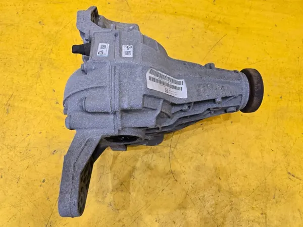 Porsche Macan 95B Taka-akselin diff OEM 95B525015EG image 2