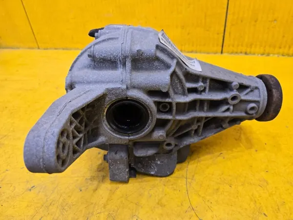 Porsche Macan 95B Taka-akselin diff OEM 95B525015EG image 3