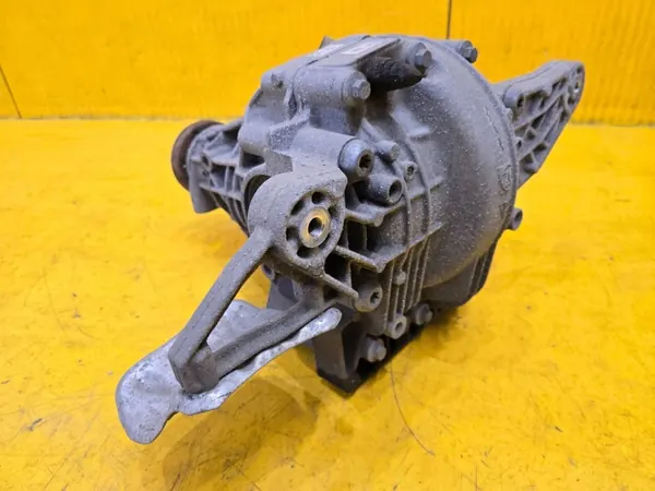Porsche Macan 95B Taka-akselin diff OEM 95B525015EG image 4