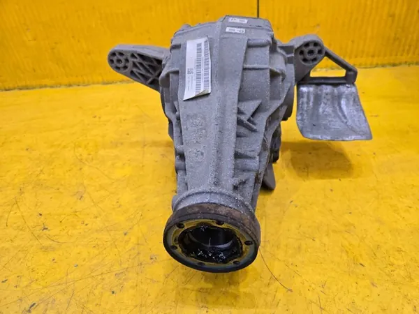 Porsche Macan 95B Taka-akselin diff OEM 95B525015EG image 6