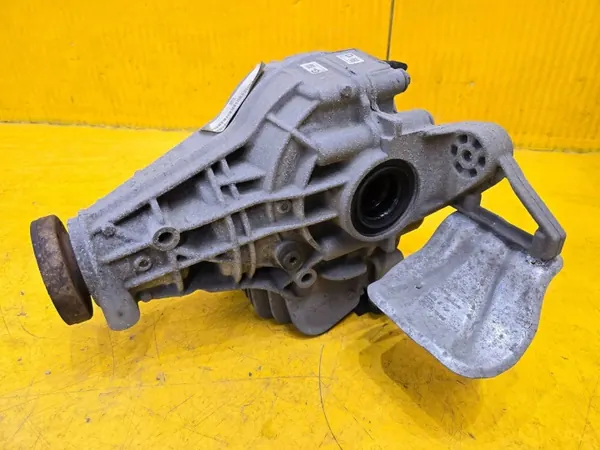 Porsche Macan 95B Taka-akselin diff OEM 95B525015EG image 7