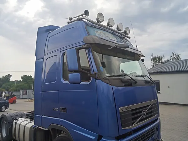Volvo FH13 Elevador Cabina OEM 85103677 - Usado image 3
