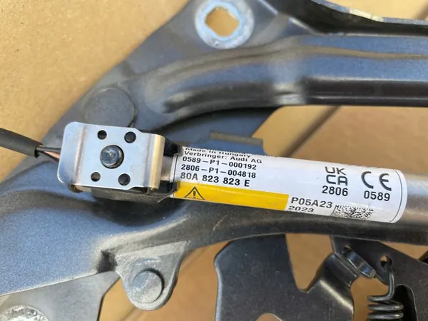 Bisagra de Capó Audi Q5 Lift Derecha OEM 80A823302D image 3