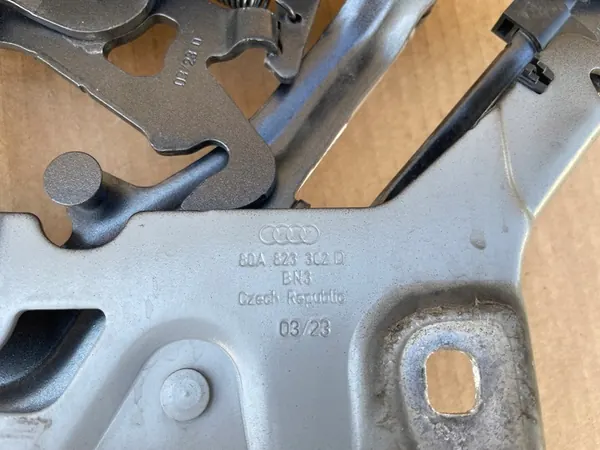 Bisagra de Capó Audi Q5 Lift Derecha OEM 80A823302D image 4