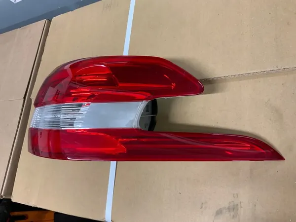 Luz trasera derecha Peugeot 308 II Kombi image 4