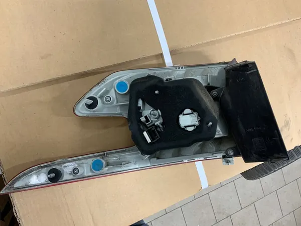 Luz trasera derecha Peugeot 308 II Kombi image 7