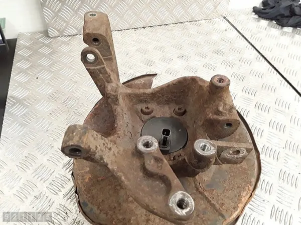 Ford Hjullagerhus OEM 8V416A971AB image 5