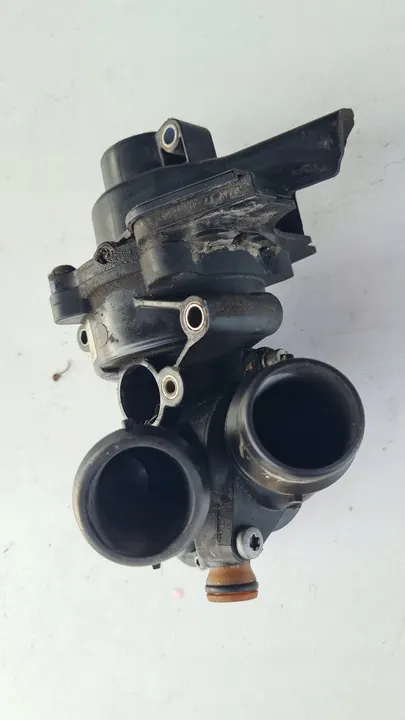 Waterpomp Audi A3 8P TT 8J Golf VI 1.8 TFSI 06J121026F image 2