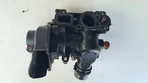 Waterpomp Audi A3 8P TT 8J Golf VI 1.8 TFSI 06J121026F image 3