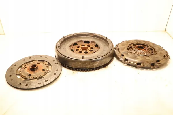 Kokonainen kaksimassavauhtipyörä Peugeot 508 I 2.0HDI image 2