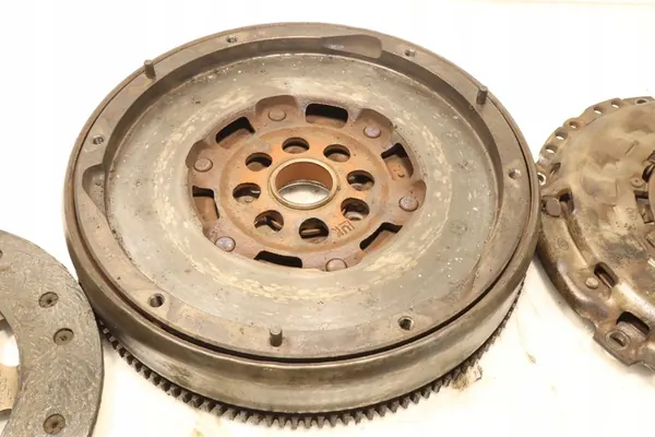 Kokonainen kaksimassavauhtipyörä Peugeot 508 I 2.0HDI image 4